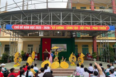 Văn nghệ chào mừng ngày 20/11